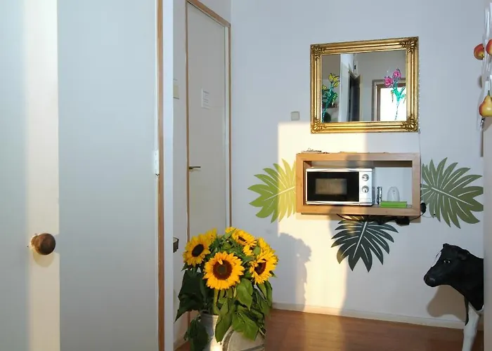 Tulip Gallery Bed & Breakfast 3*